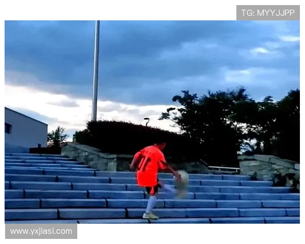 追逐足球明星的艺人们:他们的热爱与梦想交织的故事 追逐足球明星的艺人们:他们的热爱与梦想交织的故事