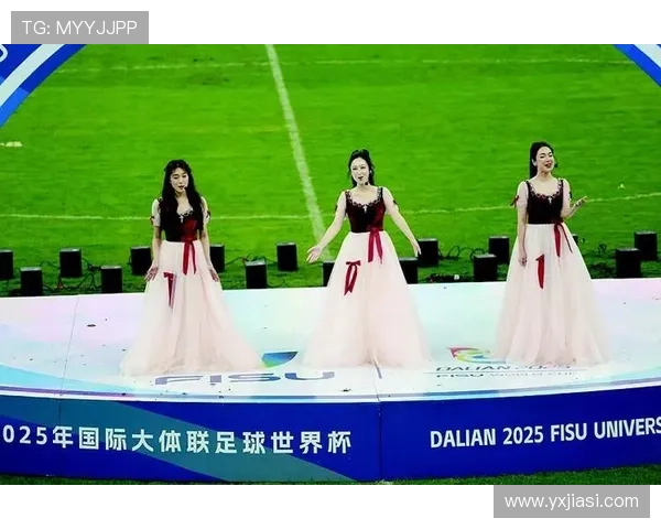 足球明星休闲时光双人合照展现友谊与激情的完美瞬间