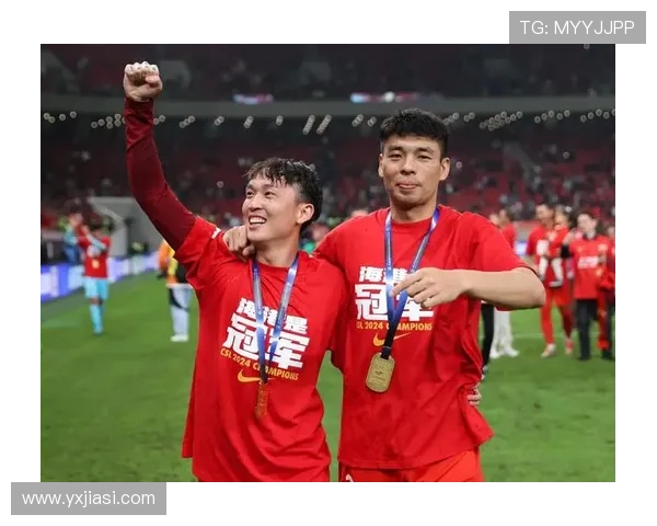 和同事一起欣赏足球明星的精彩瞬间与背后的故事分享